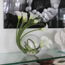Crosswinds vase with calla lilies
(Out of Stock)