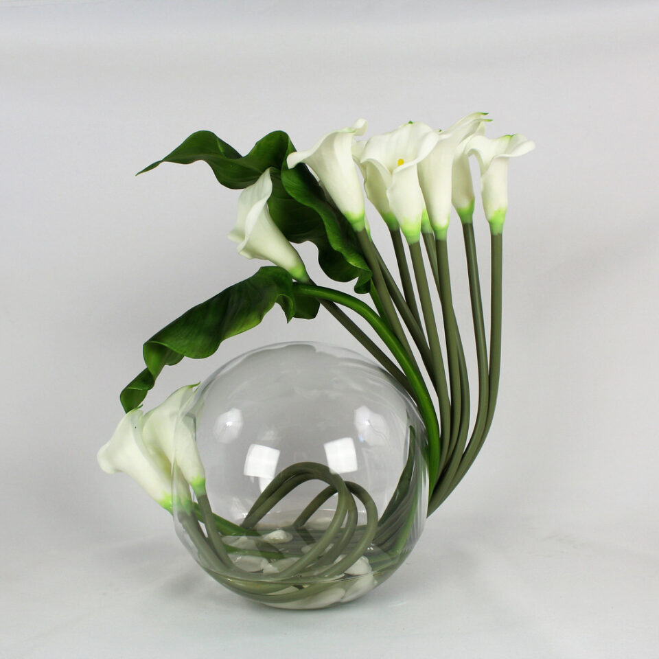 Crosswinds vase with calla lilies
(Out of Stock)