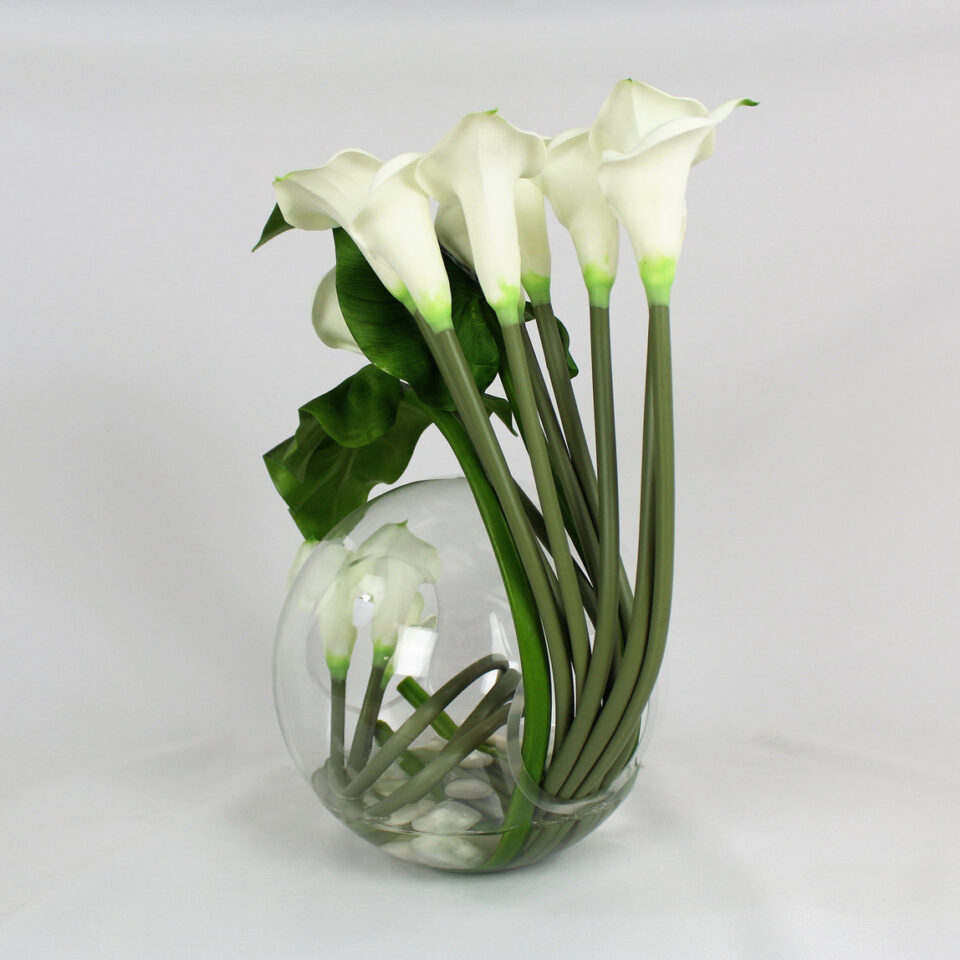 Crosswinds vase with calla lilies
(Out of Stock)